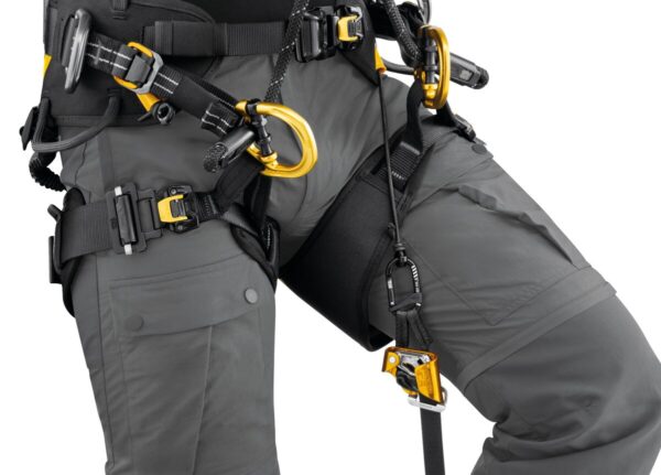 B022BA00-KNEE-GRAB-focus-1_LowRes KNEE GRAB - Bloqueador de rodilla para el ascenso en técnica SRS